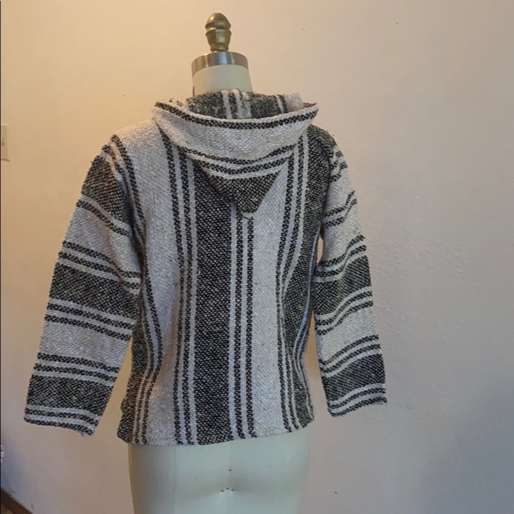 Poncho - Picture 4 of 5